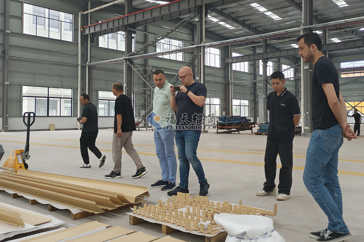 歡迎砂光機裝配項目瑞士客戶參觀福天輥筒