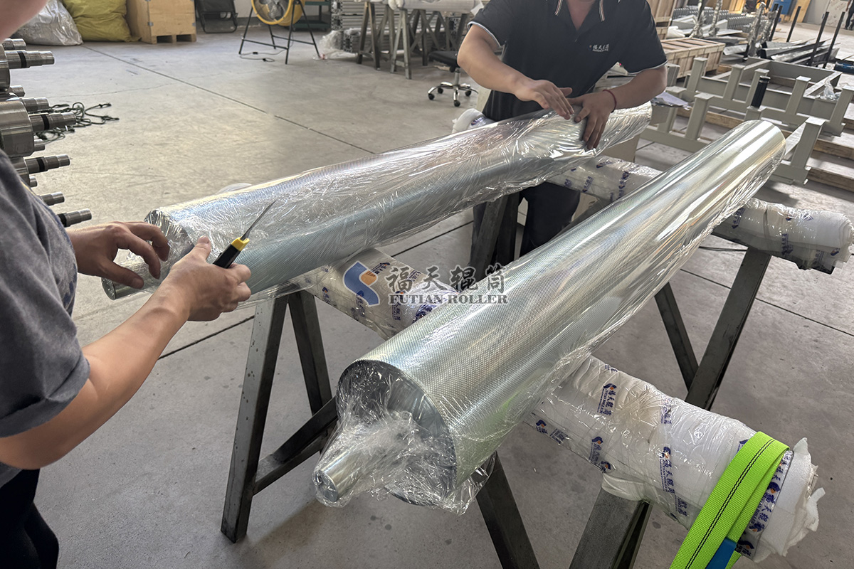 福天鍍鋅滾花輥打包發往湖南